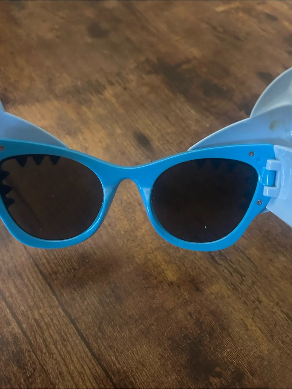 Shark Fun Shades Sunglasses - Light Blue